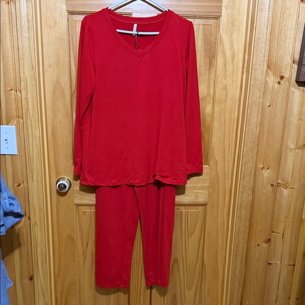 SYOSS Red Woman’s Long Pajama Set, Size Large.